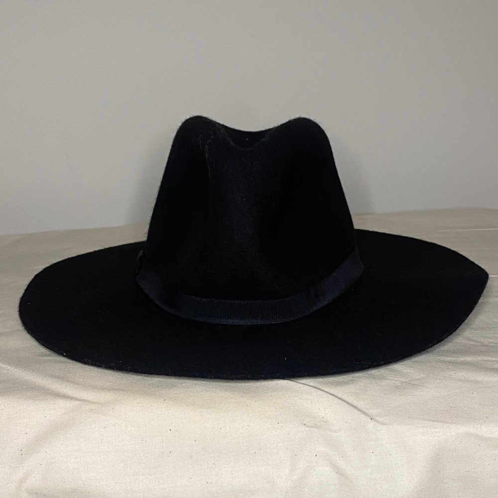 Elegant Black Wide-Brim Hat